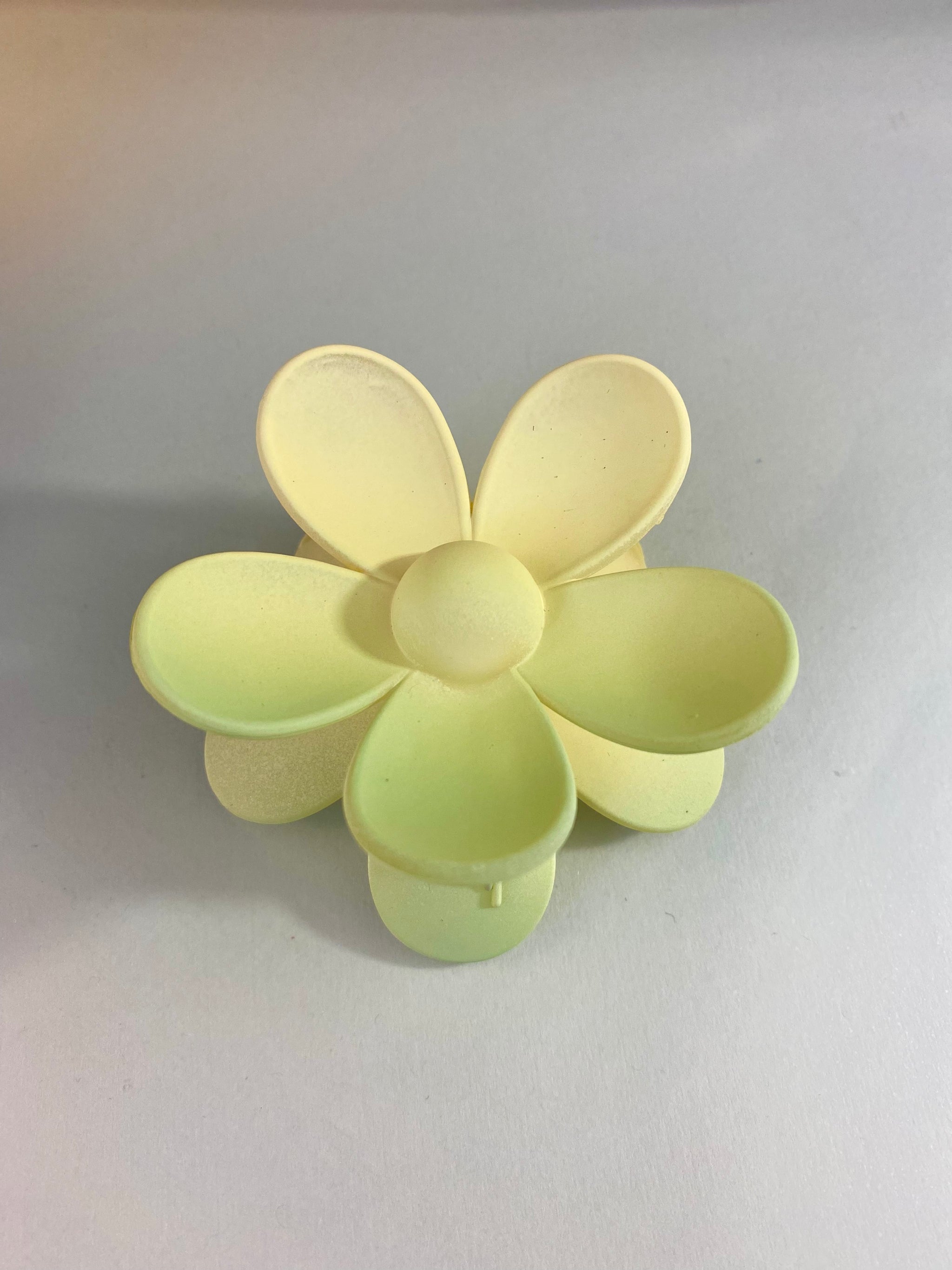 FLOWER HAIR CLIP - OVERSIZE MATTE