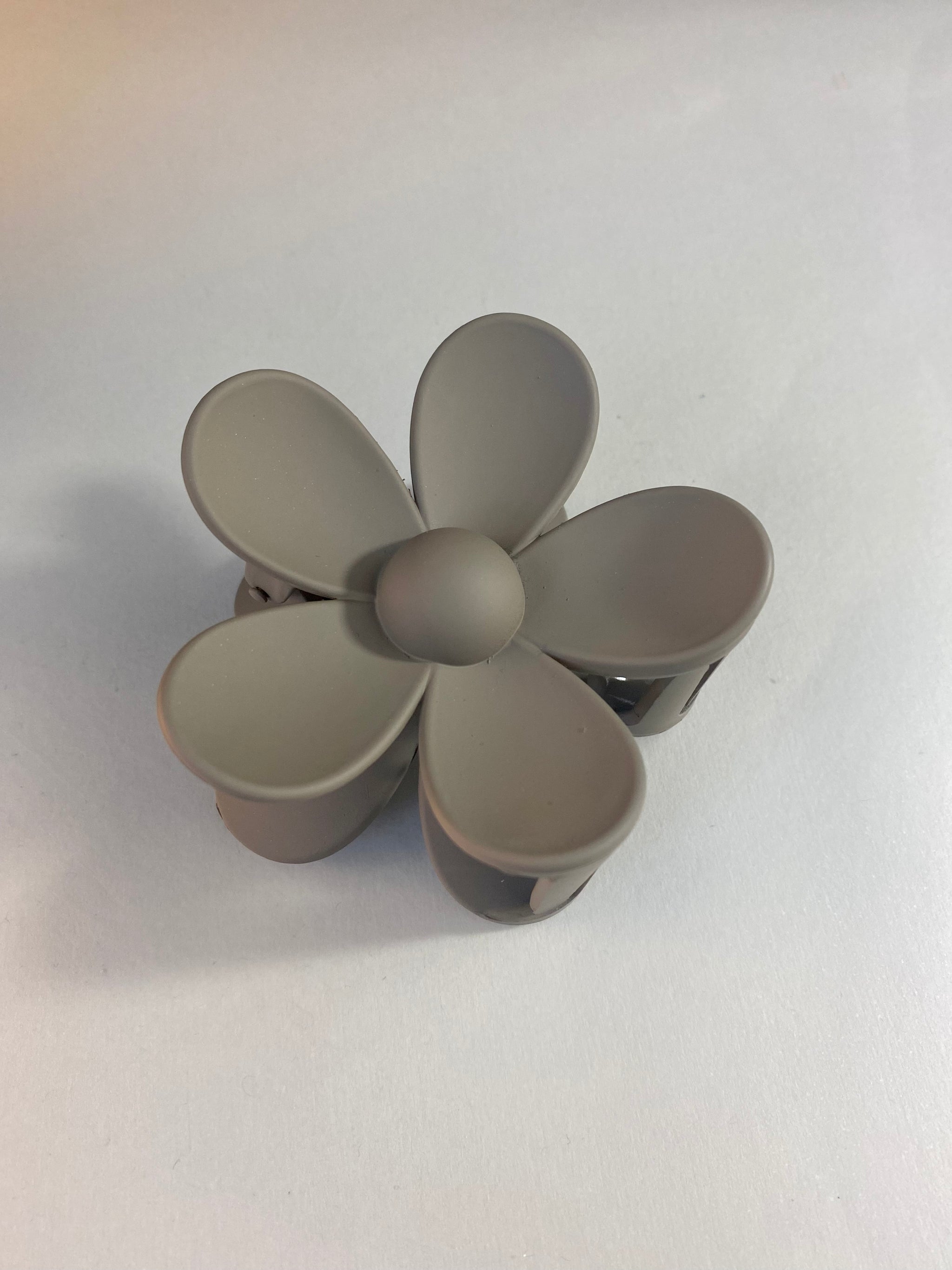 FLOWER HAIR CLIP - OVERSIZE MATTE