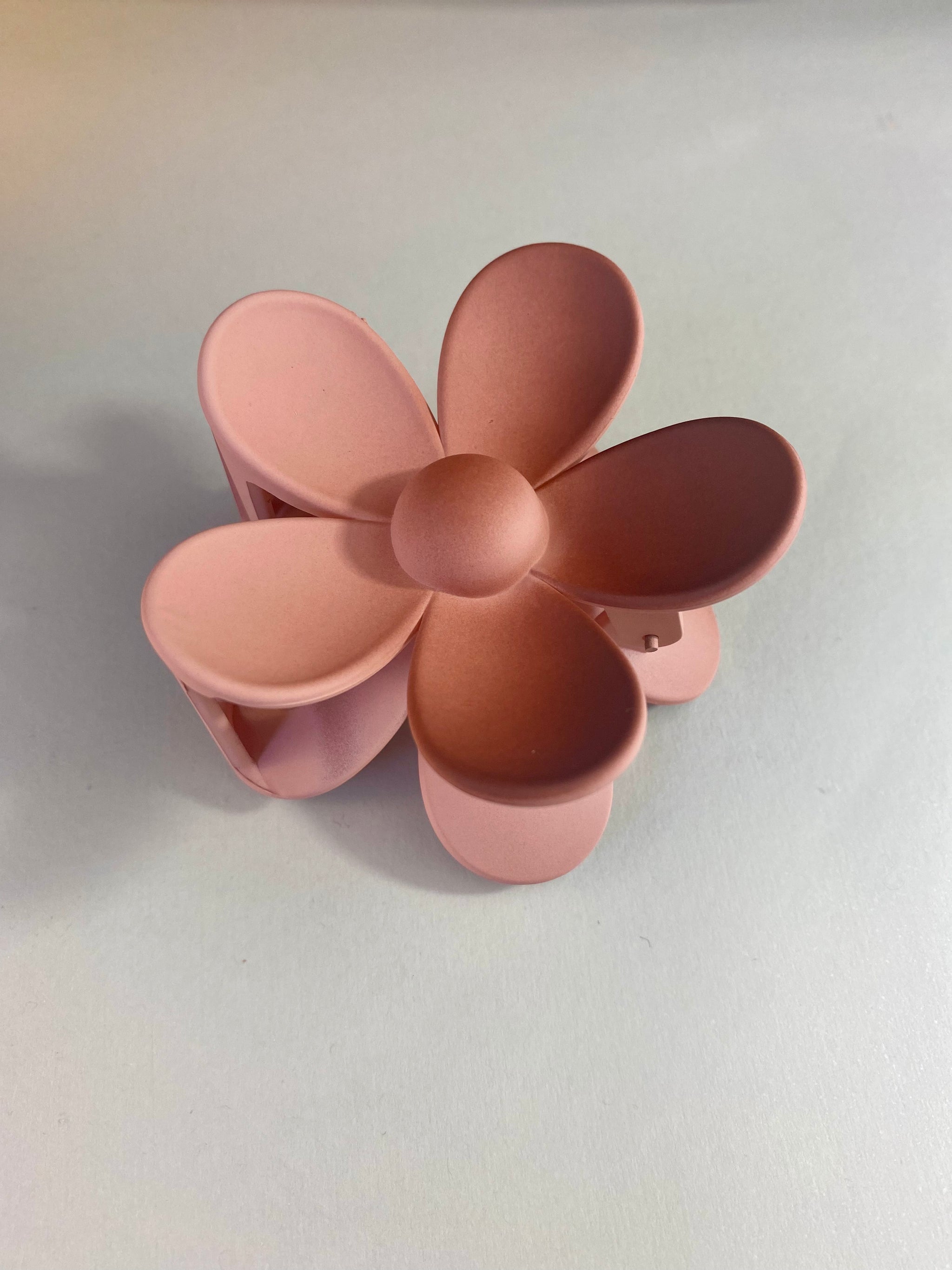 FLOWER HAIR CLIP - OVERSIZE MATTE