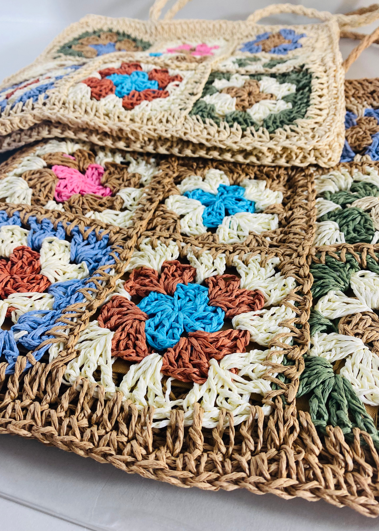 multicolor granny square pattern – lightweight woven shoulder bag for spring and summer